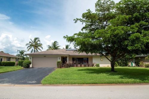 247 Forest Hills Blvd, Naples, FL 34113-7521