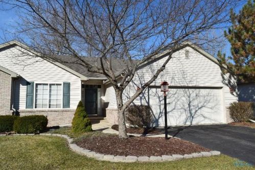 518 Crystal Lake Dr, Holland, OH 43528-9057