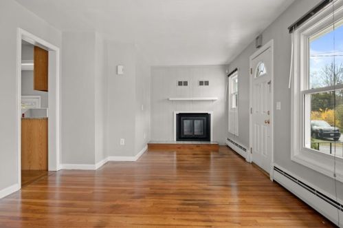 15 Hatfield St, North Kingstown RI  02852-4715 exterior