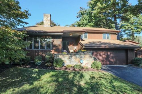 11 Saint Anns Rd, Poughkeepsie, NY 12601-5012