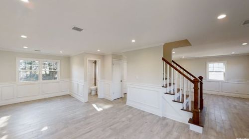 2386 Lindy Rd, Westbury NY  11590-6107 exterior