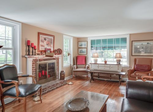 204 Dunstable Rd, Nashua NH  03062-2340 exterior