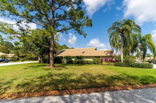 430 Monroe Dr, Fort Pierce, FL 34986-2119