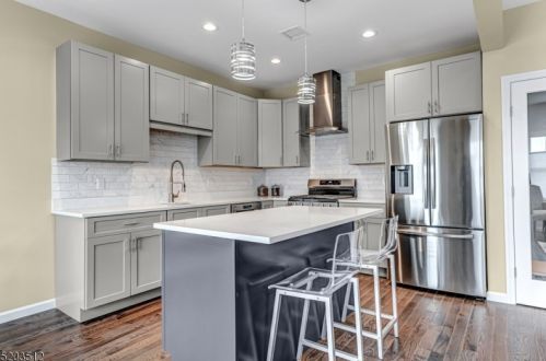 86 Valerie Dr, Manville NJ  08835-1414 exterior