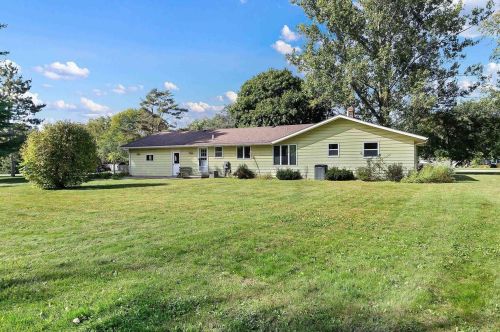 1994 Sylvan Dr, Green Bay, WI 54313-4823