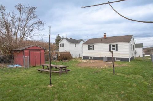 2130 Walnut Dr, Latrobe, PA 15650-2242