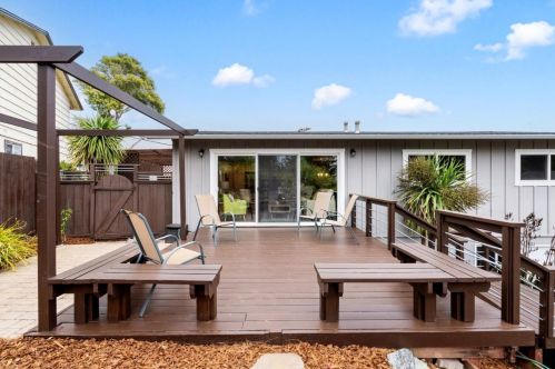 1128 Manzanita Dr, Pacifica CA  94044-4347 exterior