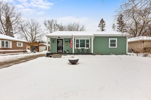 441 5th St, Oconomowoc, WI 53066-3533