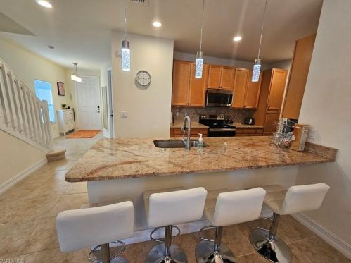 7914 Bristol Cir, Naples FL  34120 exterior