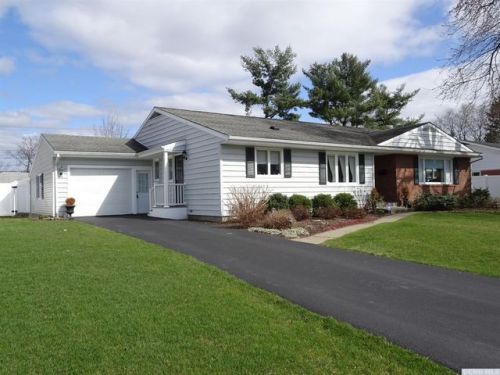 8 Michael Ct, Hudson, NY 12534-1414