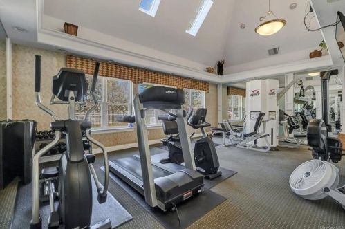 40 Briarbrook Dr, Briarcliff NY  10510-2075 exterior