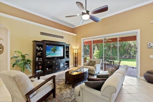 130 14th Ave, Naples, FL 34120-2309