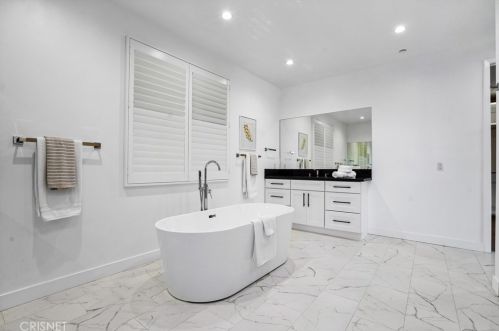 3213 Pine Ave, Manhattan Beach CA  90266-3615 exterior