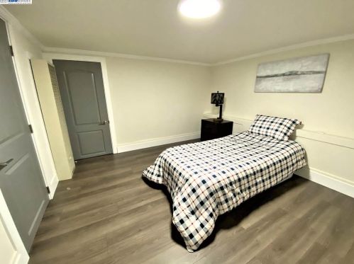 836 47th St, Oakland CA  94608-3202 exterior