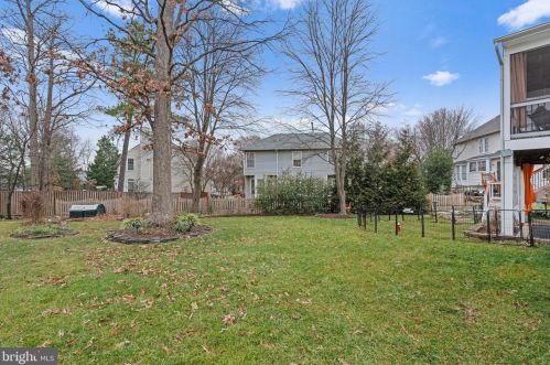 827 Spring Knoll Dr, Herndon VA  20170-3920 exterior