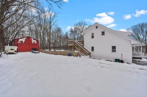 385 Saw Mill River Rd, Yorktown Hgts NY  10598-6131 exterior