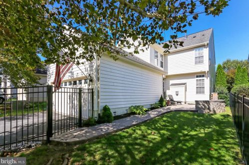 6012 Abernethy Ln, Gainesville VA 20155-4505 exterior