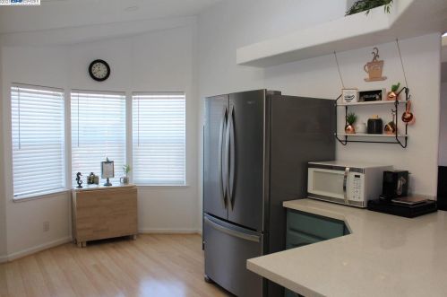 28378 Bradshire Rd, Hayward CA  94545-4818 exterior