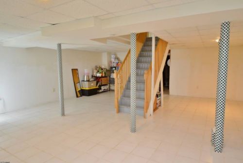 9 Crawford Rd, Greystone Park NJ  07950-3009 exterior