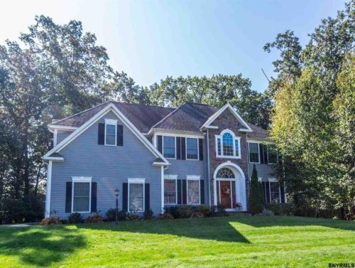 8 Dorothy Ln, Schenectady, NY 12302-5633