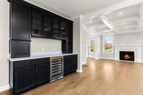 7 Ravenglass Dr, Stamford, CT 06903