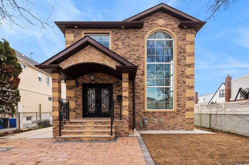 260-14 83rd Ave, Floral Park NY  11004-1604 exterior