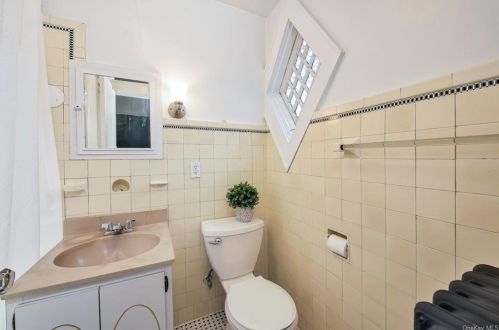 390 Lexington Ave, White Plains NY  10606-2501 exterior