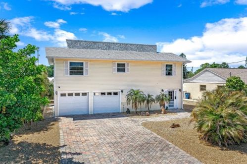 230 Donora Blvd, Fort Myers Beach, FL 33931-3604