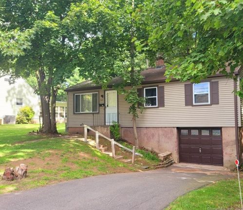 242 Pondview Dr, Southington, CT 06489-3938