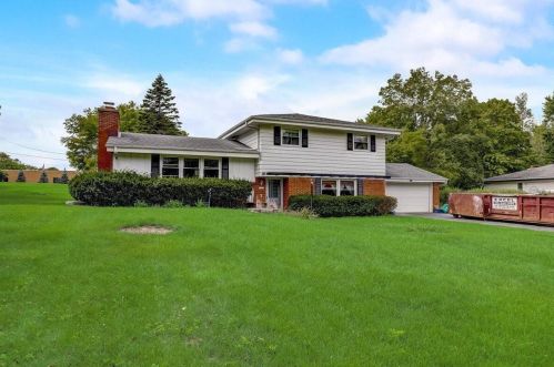 11315 Glenbrook Ln, Thiensville WI  53092-3113 exterior