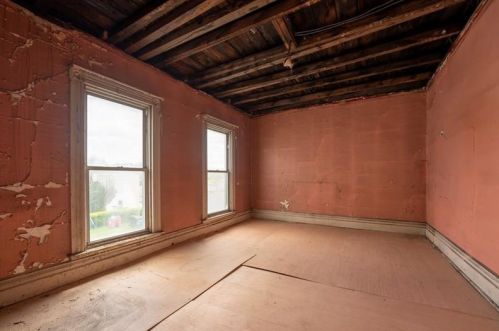 225 Station St, Mc Donald PA  15057-1137 exterior