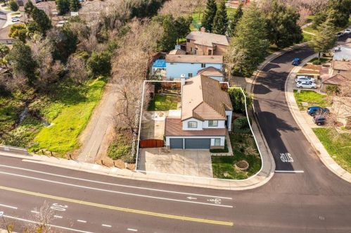 8982 Springhurst Dr, Elk Grove CA  95624-3220 exterior