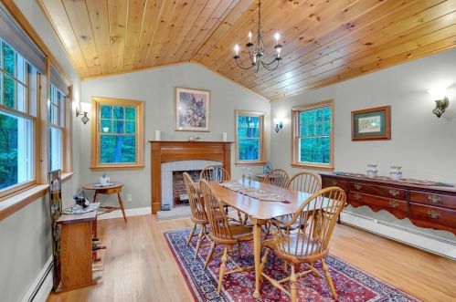 15 Danbury Cir, Amherst NH  03031-2016 exterior