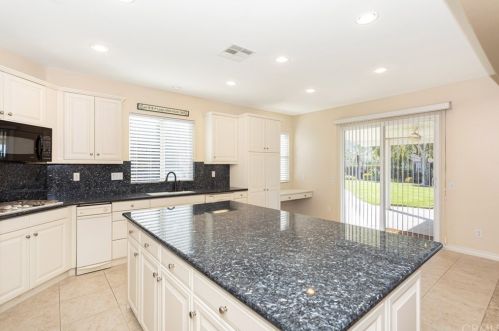 17089 Bluff Vista Ct, Riverside CA 92503-8715 exterior