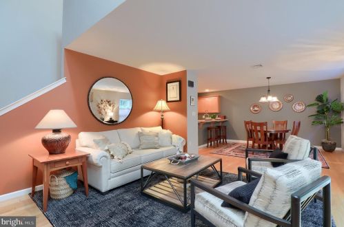 34 Red Leaf Ln, Lancaster PA 17602-7000 exterior