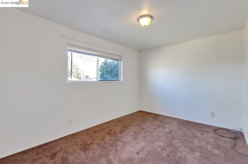 1636 99 Ave, Oakland CA  94605-4814 exterior
