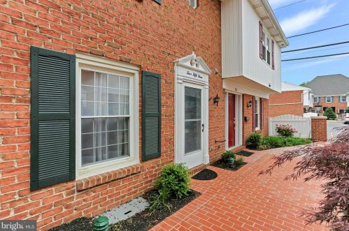 453 Caracas Ave, Swatara, PA 17033-1618