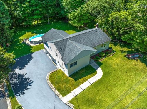63 Ganung Dr, Crotonville, NY 10562-3937