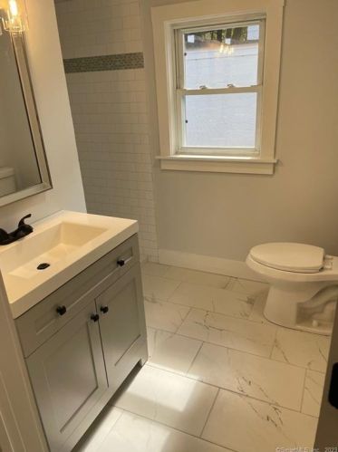 41 Myrtle Ave, Waterbury, CT 06708-2610