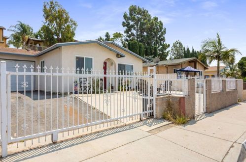 288 Lustrosos St, Oceanside CA  92057-5237 exterior
