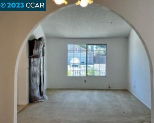30 Steele Ct, West Pittsburg, CA 94565-1565
