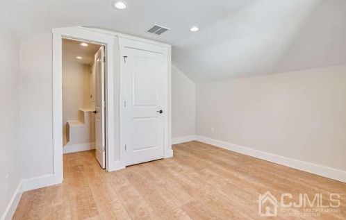 204 Grove Ave, Woodbridge NJ  07095-2337 exterior