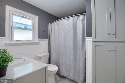 2515 Chestnut Ridge Dr, Lancaster PA  17601-1936 exterior