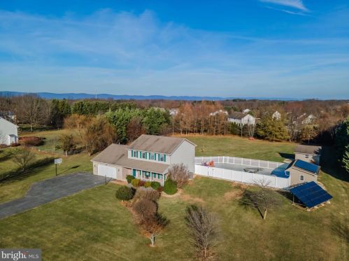 6 Silkwood Ln, Carlisle, PA 17015-9397