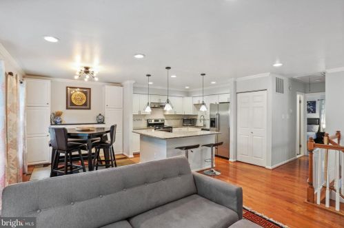 9991 Hemlock Woods Ln, Springfield, VA 22015-2967