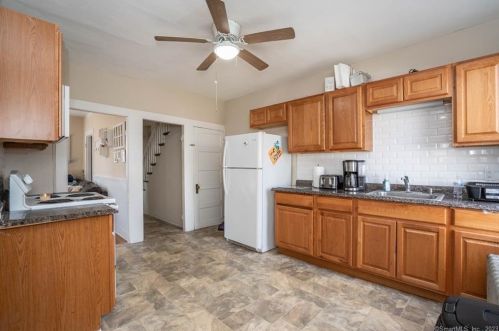 111 Eldridge St, Manchester CT  06040-5551 exterior