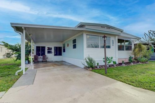 144 Cedar Ln, Naples, FL 34114-8106