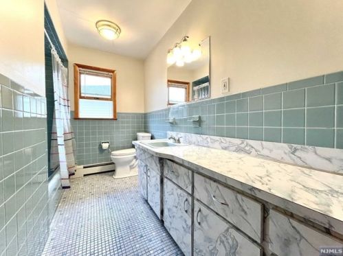 94 Maitland Pl, Outwater NJ  07026-1230 exterior