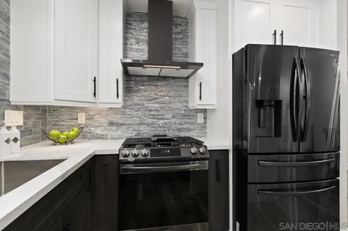 365 Alameda Blvd, San Diego CA  92118-1134 exterior