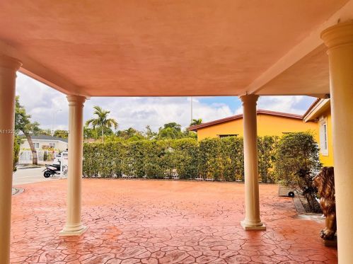 2637 9th Ct, Hialeah FL  33010-1223 exterior